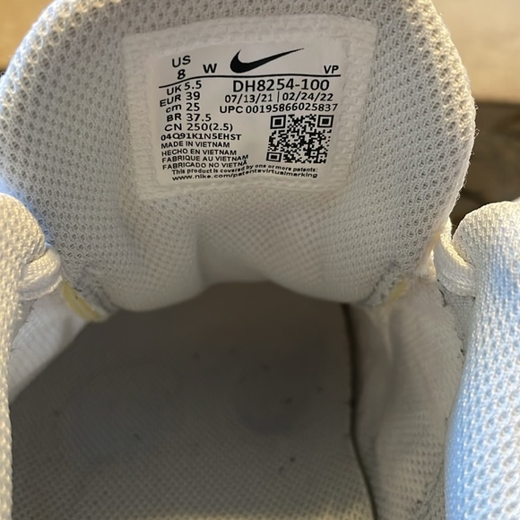 NIKE 8 Wide. Womens Flex Experience running shoe. - Picture 6 of 8